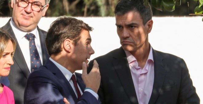 Pedro Sánchez y Albert Rivera durante el desfile militar.- REUTERS