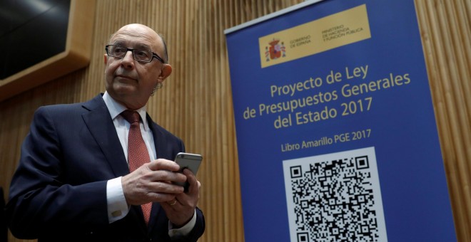 El ministro de Hacienda, Cristóbal Montoro, en el Congreso en la presentación de los Presupuestos de 2017. REUTERS