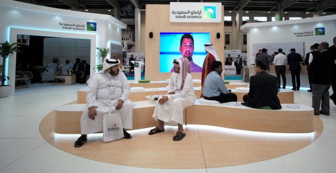 Stand de la petrolera Saudi Aramco en una feria energética en Manama, la capital de Bahrein. REUTERS/Hamad I Mohammed