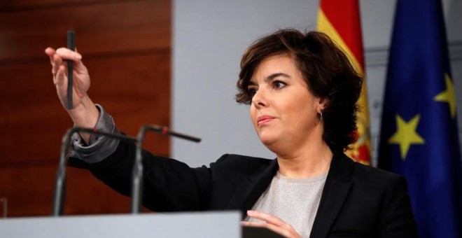 La vicepresidenta del Govern central, Soraya Sáenz de Santamaría, en compareixença a La Moncloa aquest dimarts