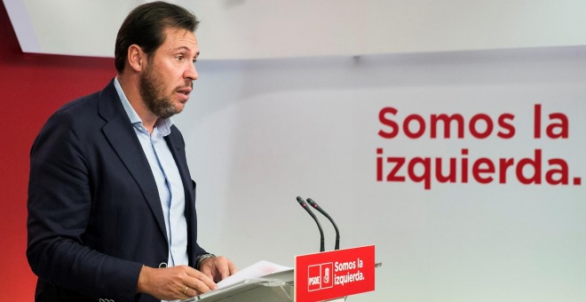 El portavoz de la Ejecutiva Federal del PSOE y alcalde de Valladolid, Oscar Puente, durante la rueda de prensa que ofreció tras la reunión de la Comisión Ejecutiva Federal del PSOE, en la sede de Ferraz. EFE/Santi Donaire