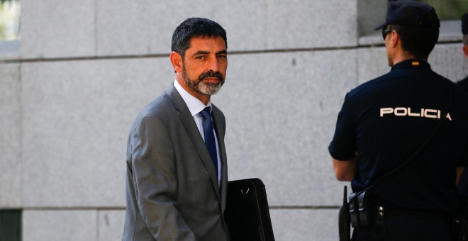 El mayor de los Mossos d'Esquadra, Josep Lluis Trapero, tras comparecen en la Audiencia Nacional. REUTERS/Javier Barbancho