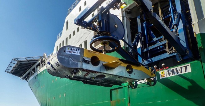 El barco de trabajos submarinos Havila Subsea y el nuevo vehículo robótico Surveyor Interceptor./MMT