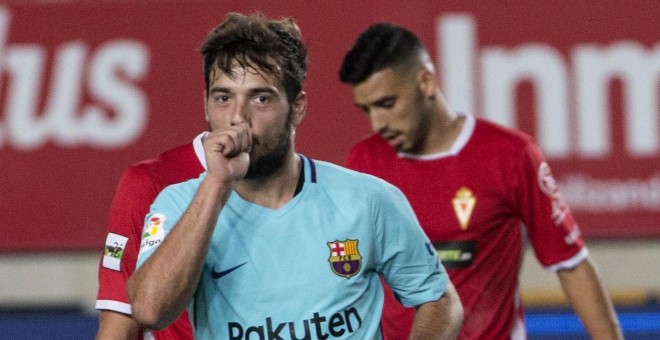 El delantero del F.C Barcelona José Manuel Arnáiz celebra su gol, tercero del equipo ante el Real Murcia. /EFE