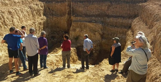 Trabajos de exhumación en Fuentes de Andalucía.