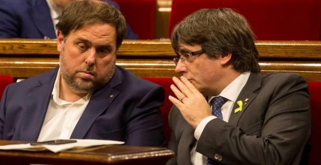 Oriol Junqueras y Carles Puigdemont en el Parlament. EFE/Archivo