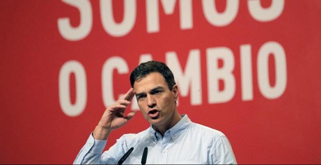 El secretario general del PSOE, Pedro Sánchez, durante su intervención el acto de clausura el XIII Congreso del PSdeG, esta mañana en Santiago de Compostela. EFE/Lavandeira jr