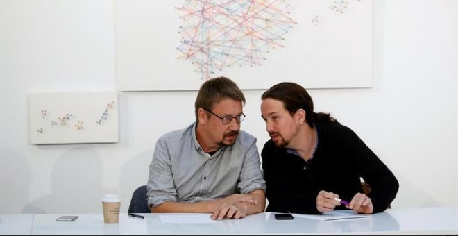 Xavier Domènech y Pablo Iglesias en la la reunión del 'consejo de sabios', órgano que la formación denomina 'Rumbo 2020'. | CHEMA MOYA (EFE)