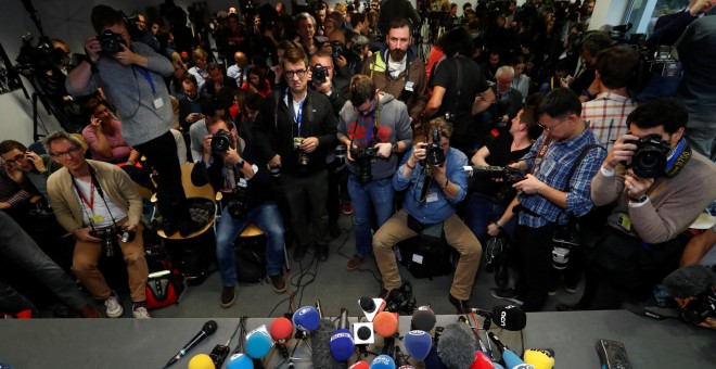 Los periodistas esperan la llegada del expresident catalán, Carles Puigdemont, en el Press Club Brussels Europe, en la capital belga. REUTERS/Yves Herman