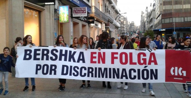 Las trabajadoras de Bershka en Pontevedra mantienen la huelga tras rechazar una subida salarial de sólo diez euros al mes