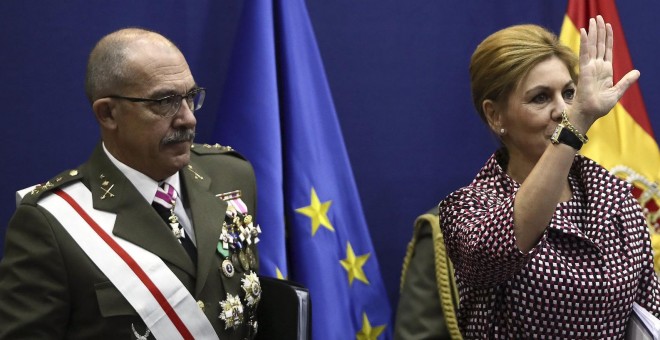 La ministra de Defensa, María Dolores de Cospedal, junto al Jefe del Estado Mayor de la Defensa (Jemad), el general Fernando Alejandre Martínez. EFE