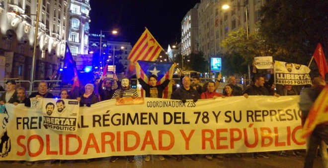 Los manifestantes llegan al Congreso.