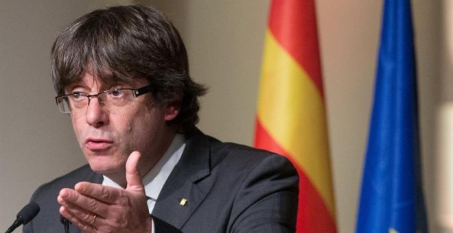 El president de la Generalitat, Carles Puigdemont, en l'acte amb alcaldes sobiranistes a Brussel·les. EFE