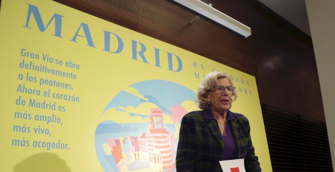 Carmena presenta el dispositivo especial de movilidad en la Gran Vía para la Navidad. / EFE