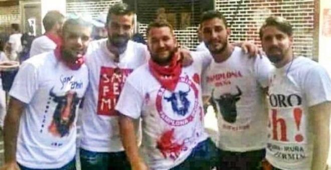 Foto de los cinco miembros de 'la manada' en los Sanfermines de 2016