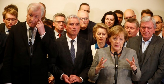 La canciller alemana y líder de la CDU, Angela Merkel, en una comparecencia ante la prensa tras fracasar las negociaciones para formar un nuevo gobierno germano. REUTERS/Hannibal Hanschke