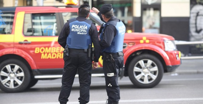 Imagen de archivo de dos agentes de la Policía Local de Madrd. EUROPA PRESS