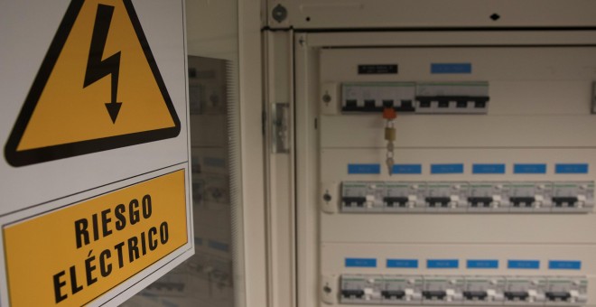 Un cuadro eléctrico en unas oficinas en Madrid. REUTERS