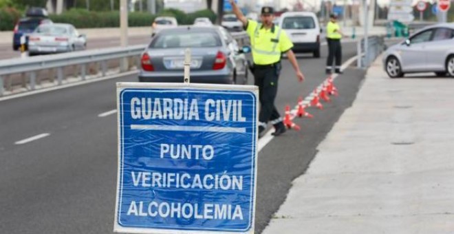 El Gobierno ha sacado de la carretera a más de 800 agentes de la Guardia Civil de Tráfico desde 2011.