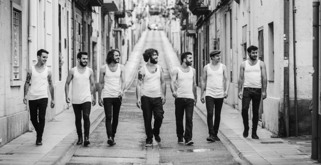 La Maravillosa Orquesta del Alcohol estrena su tercer álbum de estudio, 'Salvavida (de las balas perdidas)'.