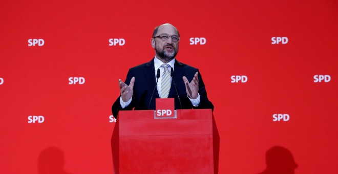 El líder del partido socialdemócrata (SPD), Martin Schulz, ofrece una rueda de prensa en la sede del partido en Berlín. EFE/FELIPE TRUEBA