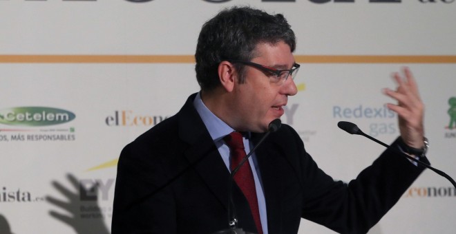 El ministro de Energía, Álvaro Nadal, durante la ponencia con la que participa en el desayuno del periódico 'El Economista', en Madrid. EFE/ J.J.Guillen