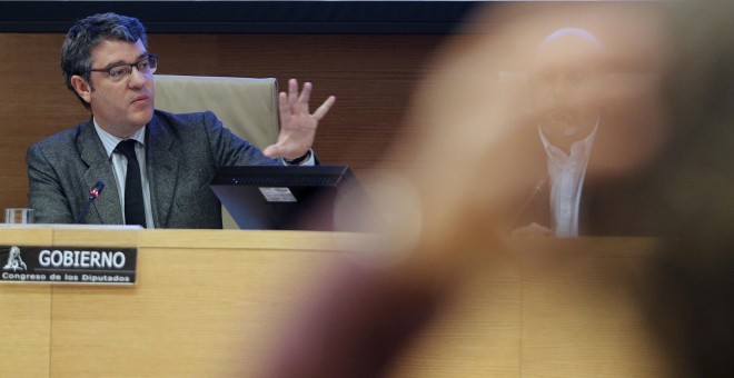 El ministro de Energía, Álvaro Nadal, durante su comparecencia ante la comisión correspondiente del Congreso. EFE/Mariscal