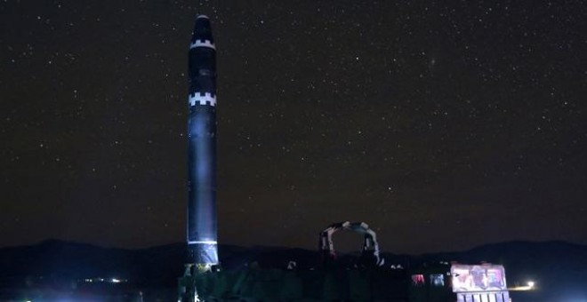 Vista del cohete balístico intercontinental recientemente desarrollado por Corea del Norte. REUTERS