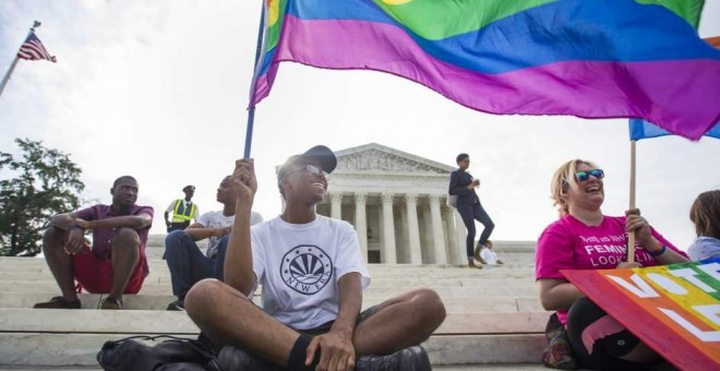 Imagen de archivo de una manifestación frente al Tribunal Supremo de Washington a favor del matrimonio sexual. /EFE