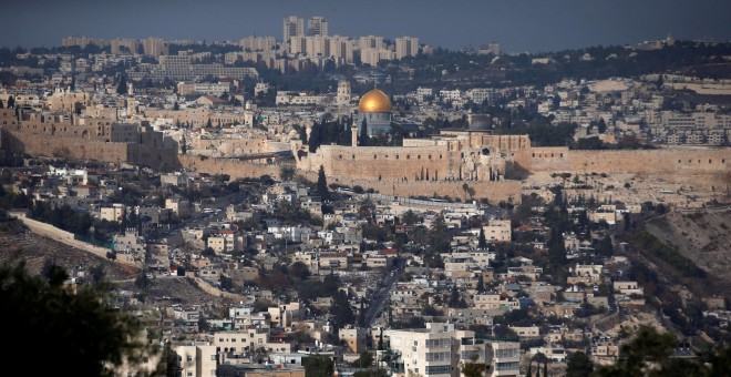 Vista de la ciudad vieja de Jerusalén y de la Cúpula de la Roca. REUTERS/Ronen Zvulun