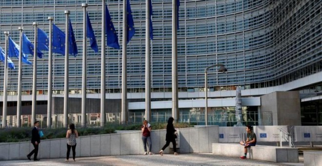 Banderas europeas en el exterior del Edificio Berlaymont, de Bruselas, la sede de la Comisión Europea. REUTERS/Francois Lenoir