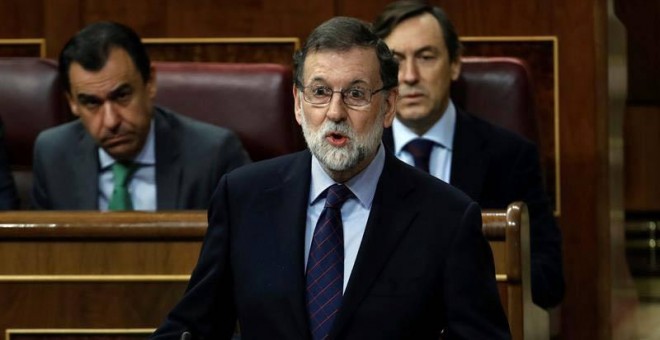 Rajoy responde a la portavoz del PSOE en el Congreso. | Emilio Naranjo (EFE)