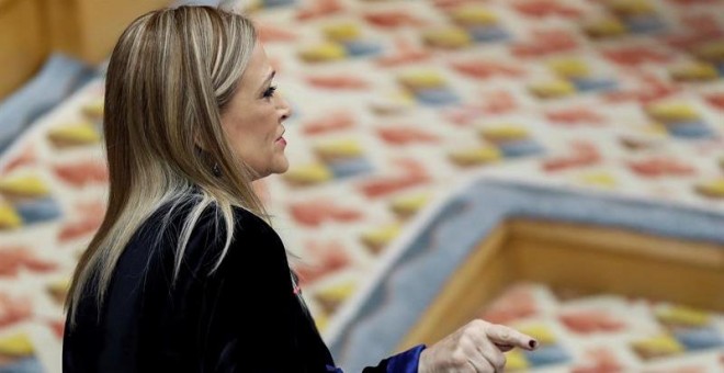 La presidenta de la Comunidad de Madrid, Cristina Cifuentes, durante su intervención en el pleno de la Asamblea de Madrid.- EFE