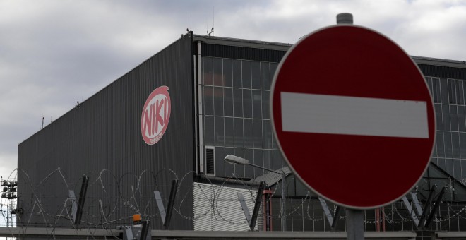 El logo de la aerolinea Niki en el aeropuerto internacional de Viena. REUTERS/Heinz-Peter Bader