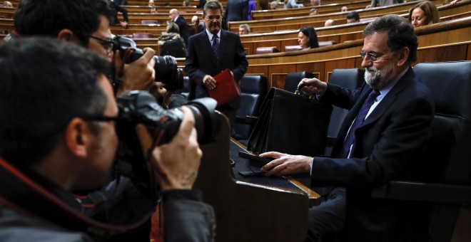 El jefe del Ejecutivo, Mariano Rajoy, al inicio de una sesión de control al Gobierno en el Congreso. EFE/Emilio Naranjo