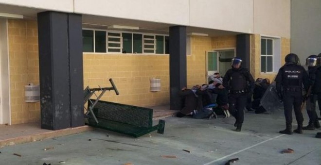 Destrozos en el interior de la cárcel de Archidona tras una protesta de los migrantes internos.