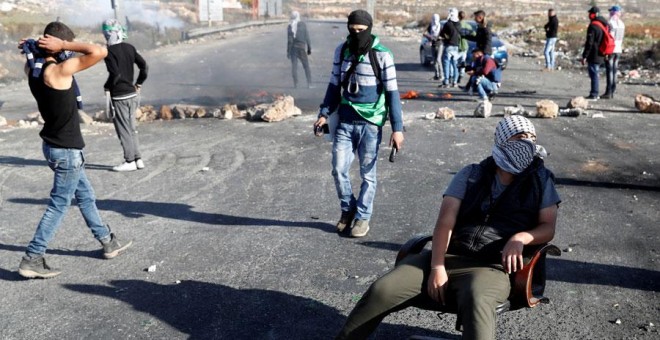 Palestinos protestan en Ramala este domingo. REUTERS/Goran Tomasevic