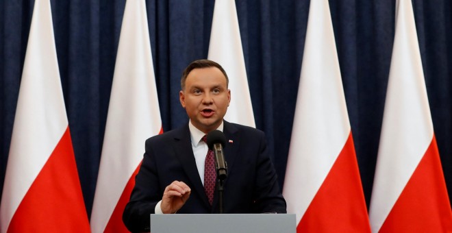 El presidente de Polonia, Andrej Duda, durante una rueda de prensa en el Palacio Presidencial de Varsovia, tras el anuncio de sanciones de la UE por su reforma judicial. REUTERS/Kacper Pempel