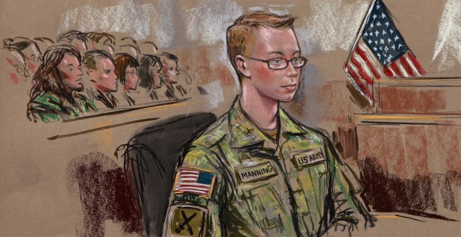 Un esbozo de Manning durante su juicio en un tribunal militar. Se le juzgaba por 22 delitos derivado de su filtrado de documentos secretos a Wikileaks. Fue declarado culpable de 20 de ellos y condenado a pasar 35 años en una prisión de máxima seguridad.