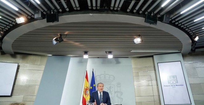 El portavoz del Gobierno, Íñigo Méndez de Vigo, durante la rueda de prensa ofrecida hoy al término de la reunión del Consejo de Ministros que se ha celebrado en Moncloa. EFE/Ángel Díaz