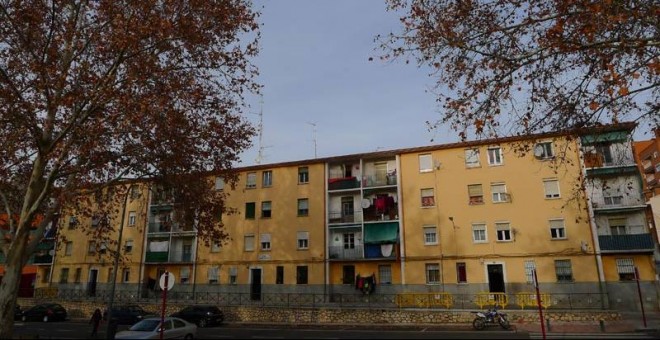 Vista general de que la entidad pretende desahuciar en el barrio de Alamín en Guadalajara.