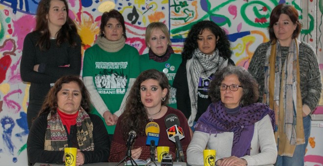 Las portavoces de la coordinadora de asociaciones de mujeres que han participado en Zaragoza en un encuentro estatal para preparar la huelga del 8 de marzo, que tiene carácter internacional.EFE/Javier Cebollada