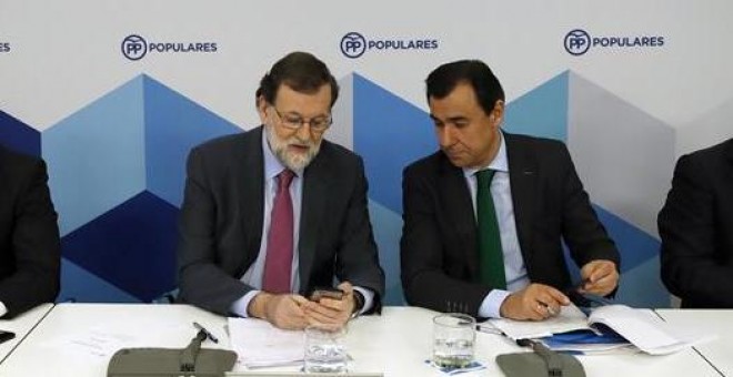 Mariano Rajoy junto a Fernando Martínez-Maíllo, Javier Arenas, y Javier Maroto. /EFE