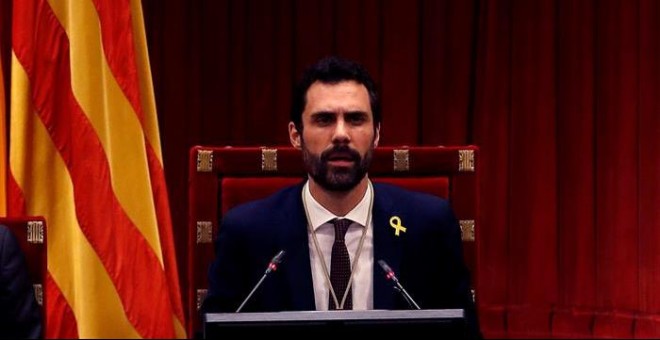 El nuevo presidente del Parlament, Roger Torrent, durante su primer discurso tras ser elegido durante la sesión constitutiva del Parlamento catalán de la XII legislatura. /EFE