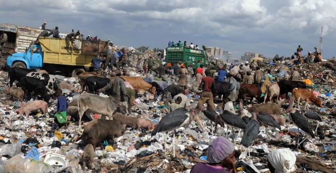 Vertedero de Dandora, en Nairobi, Kenya, en diciembre de 2009. SIMON MAINA / AFP