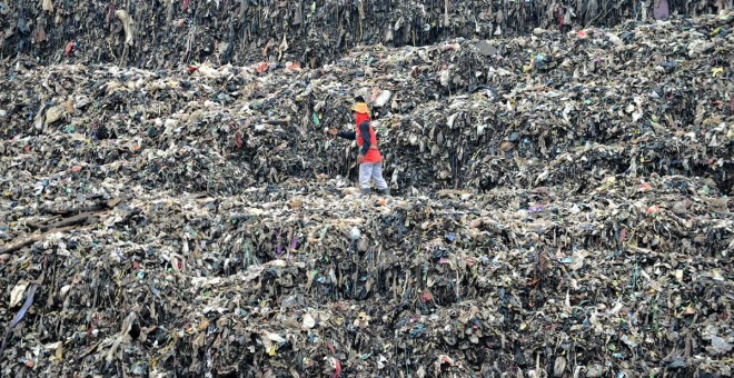 Vertedero de Bantar Gebang, en Bekasi, Bakarta, en noviembre de 2015. BAY ISMOYO / AFP