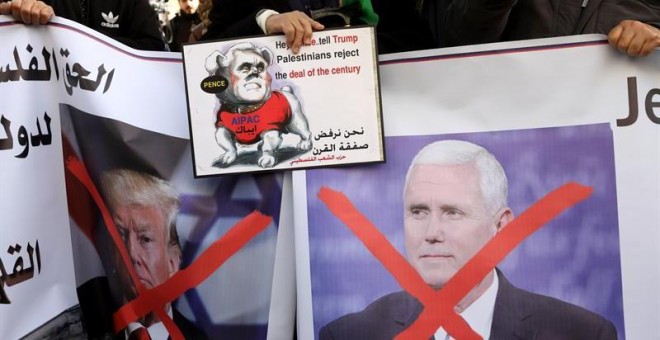 Protestas en Nablus por la visita a Israel de Mike Pence. / ALAA BADARNEH (EFE)