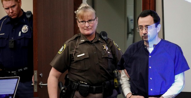 Larry Nassar, el exmédico del equipo nacional condenado a 60 años de cárcel por posesión de pornografía infantil. REUTERS