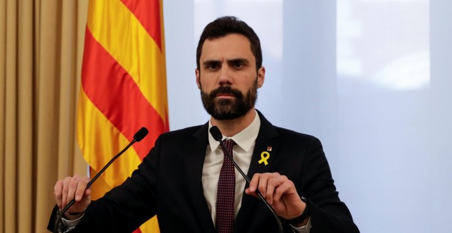 Roger Torrent en la rueda de prensa donde comunica el aplazamiento del pleno