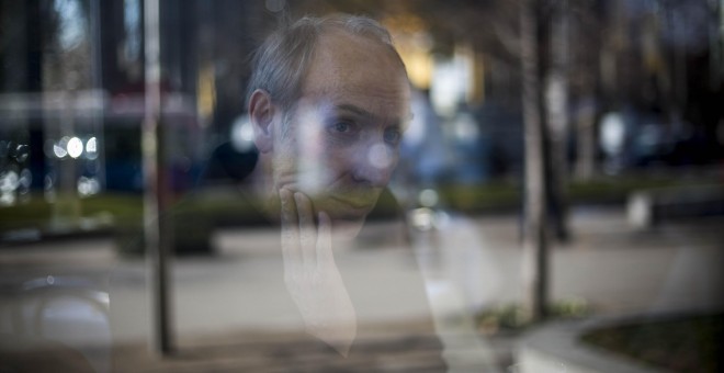 Eusebio Poncela, en la cafetería El Espejo durante la entrevista. REPORTAJE FOTOGRÁFICO: JAIRO VARGAS